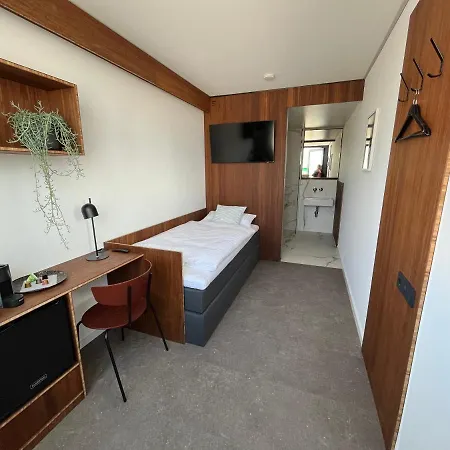 Hotel Tin - - Aus Hochwertig Ausgebauten Ueberseecontainern