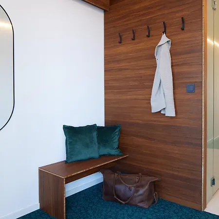 Tin - - Aus Hochwertig Ausgebauten Ueberseecontainern Hotel