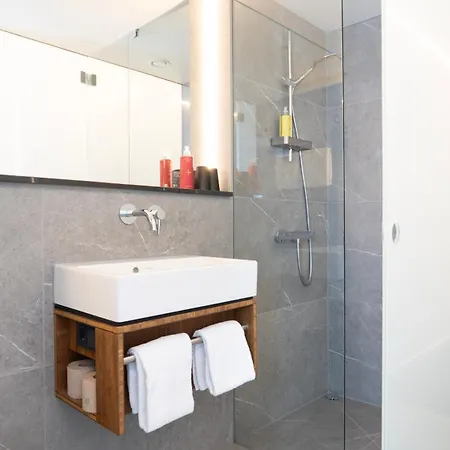 Tin Hotel Hueckelhoven