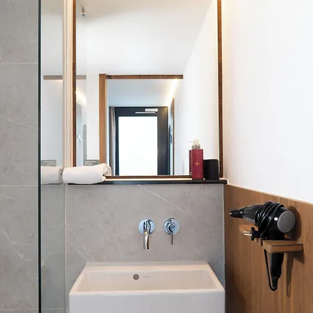 Tin Hotel 3*